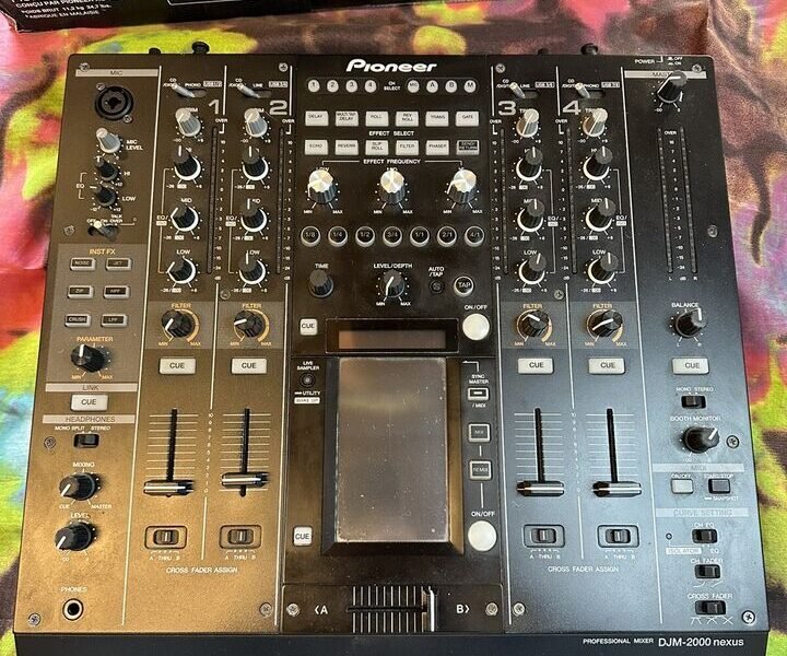 Misturador de DJ Pioneer DJM-2000NXS Pro de 4 canais