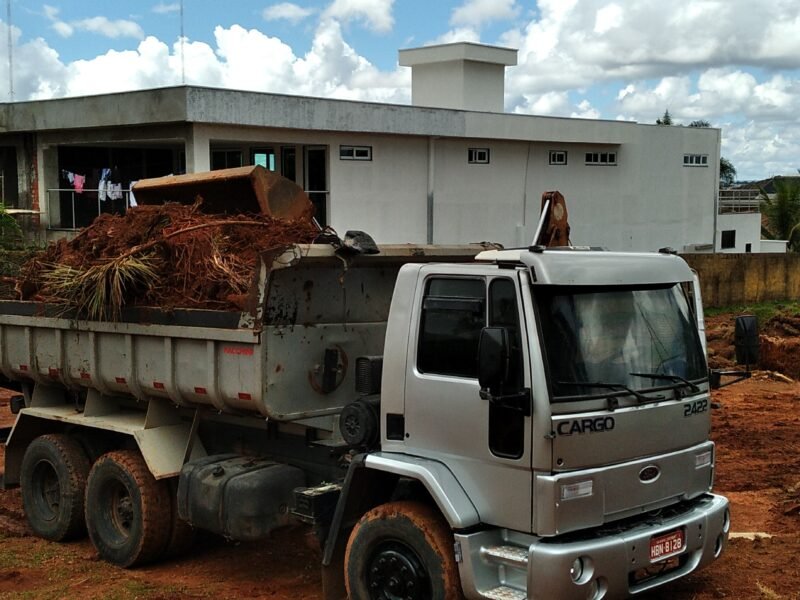 Locação de máquina e caminhão truck