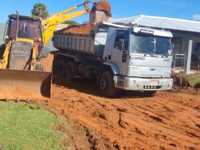 Locação de máquina e caminhão truck