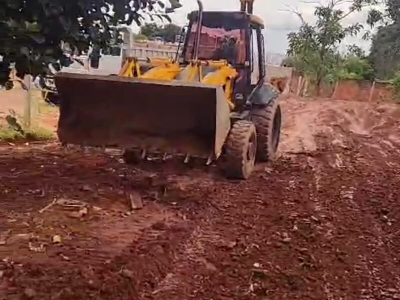 Locação de máquina e caminhão truck