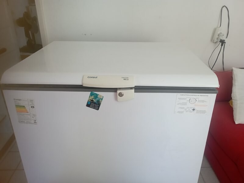 Vendendo freezer (71)98683-4633 (71)99910-7825