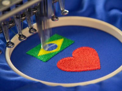 Uniformes em bordado