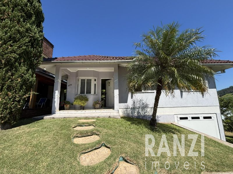 Vende se casa semimobiliada em Santa Clara do Sul