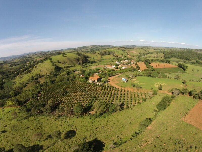 Lote 1.700m² em Crucilândia / Bonfim - Financia