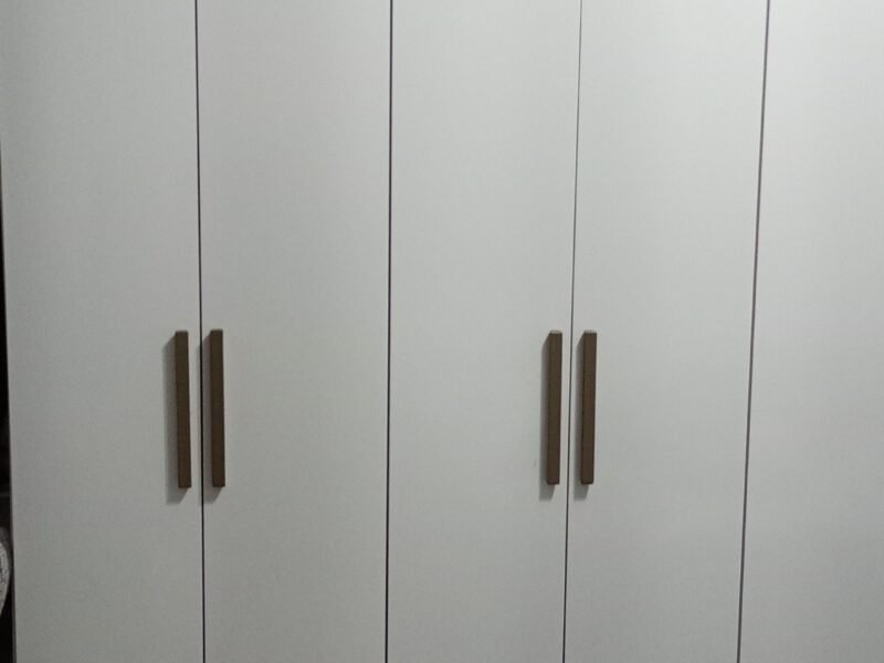 Roupeiro e Cama Box com Colchão, NOVO.