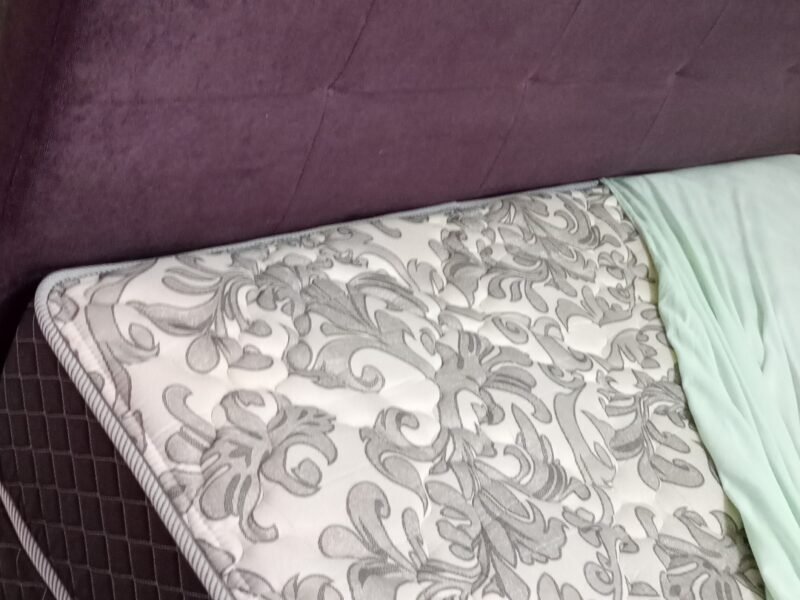 Roupeiro e Cama Box com Colchão, NOVO.