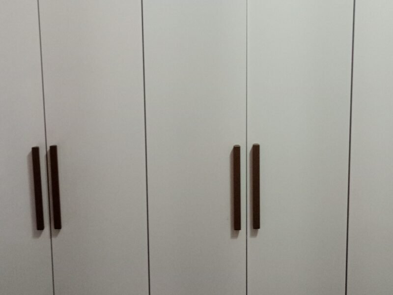 Roupeiro e Cama Box com Colchão, NOVO.