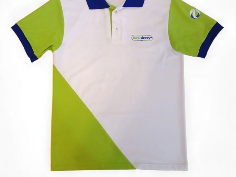 Camiseta polo com recorte