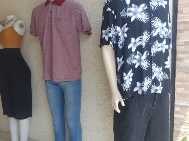 100 Peças de Bermudas e camisetas masculina para brechós