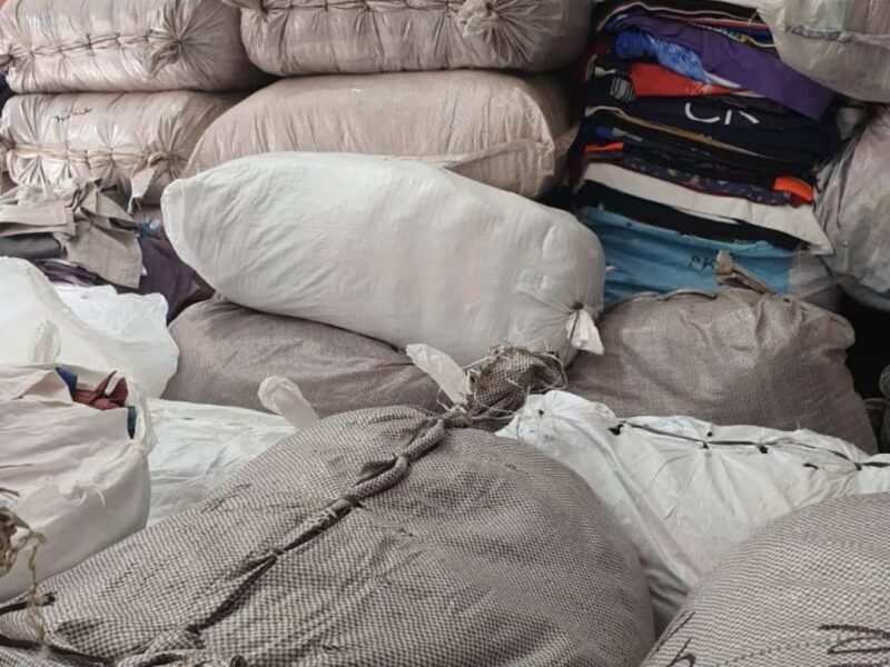 Fardos de Roupas Usadas para Brechós