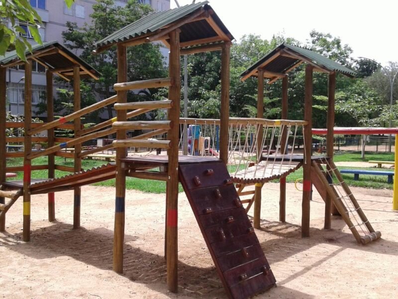 Parquinho em Condominio, casa, chacara e Praças - 61 984462429