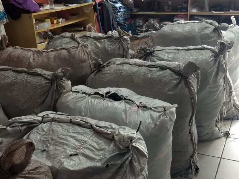Fardos de Roupas Usadas para Brechós