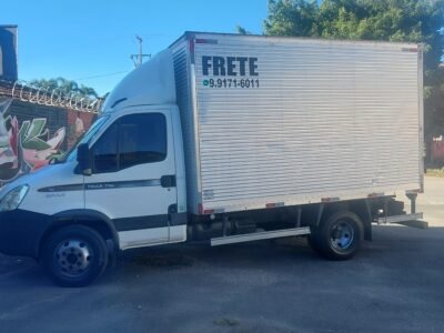 @Caminhão fechado para mudança,
