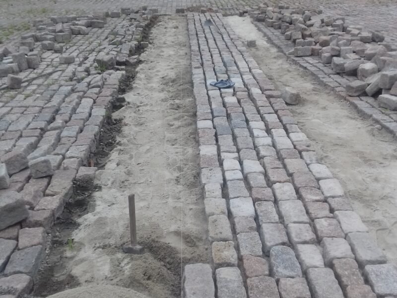 Paralelepipedos pedras folhetas guias calçamento pavimentação ruas