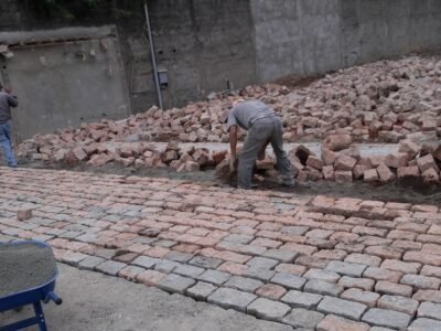 Manutencao de pisos intertravados e paralelepipedos