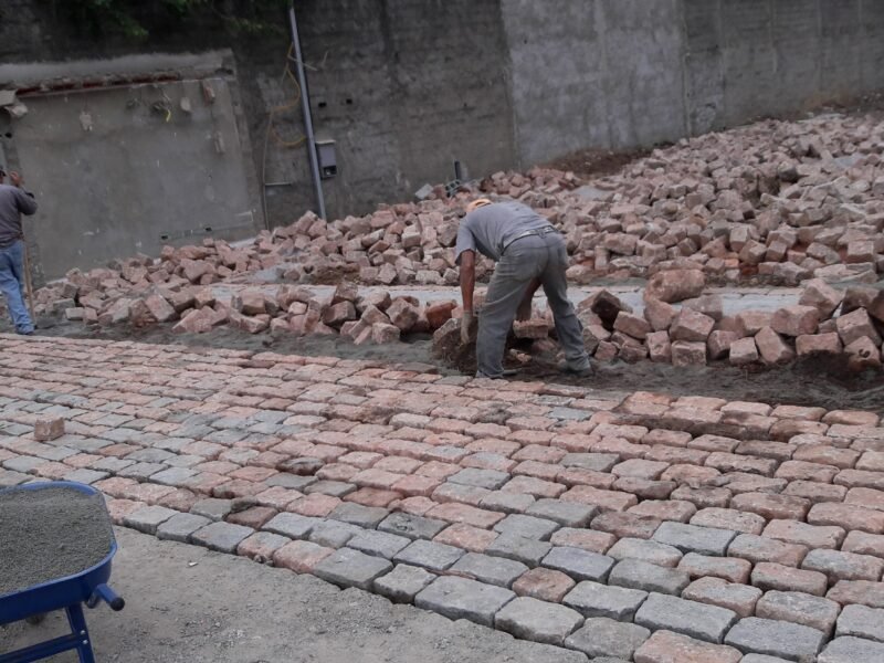 Manutencao de pisos intertravados e paralelepipedos