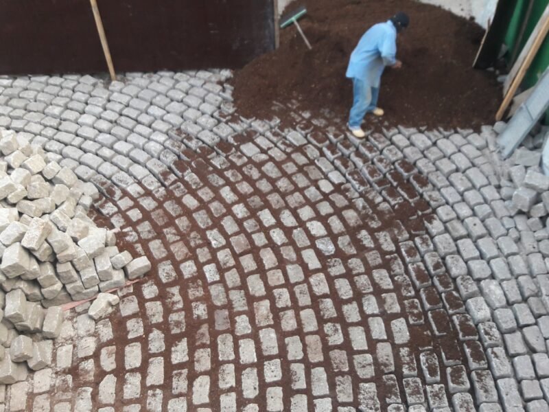 Paralelepipedos pedras folhetas guias calçamento pavimentação ruas