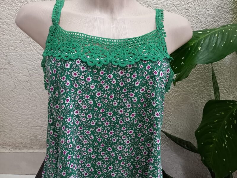 500 Peças de roupas infantis e feminina para brechós