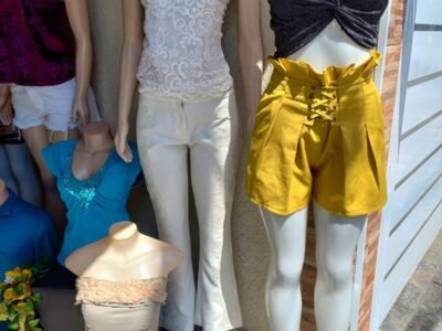 3000 Peças de roupas femininas masculinas e infantis para brechós