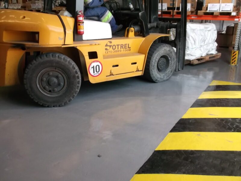 Pintura Epóxi De Piso Industrial Galpões Garagens Quadras