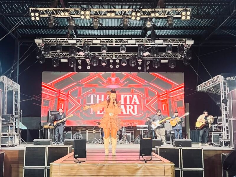 Cantora Sertaneja - Thalita Ferrari