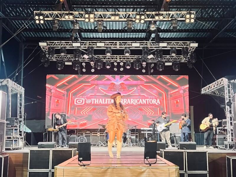 Cantora Sertaneja - Thalita Ferrari